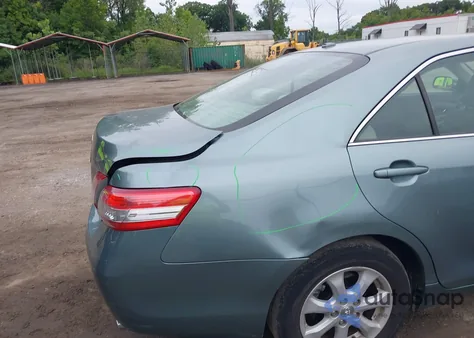 2011 Toyota Camry Le z USA, uszkodzony, nr VIN 4T1BF3EK4BU583599